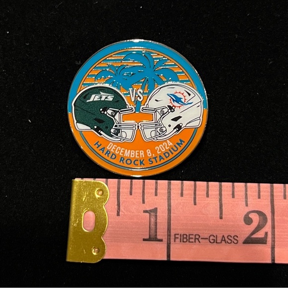 NFL 2024 Miami Dolphins New York Jets GAME DAY PIN 12/8/24 Hard Rock Stadium - Picture 5 of 6